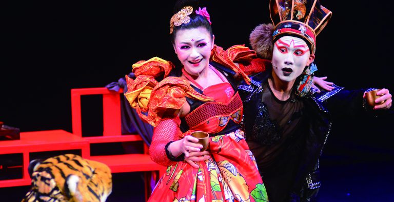 英雄武松(當代傳奇劇場提供/攝影歐陽珊,本圖為台北場)