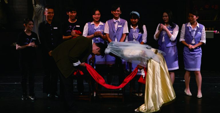 複製新娘(國立中山大學劇場藝術學系提供)