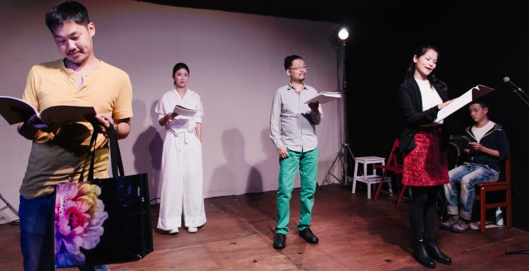 多重戀愛遊戲(黑眼睛跨劇團提供/攝影蔡詩凡)
