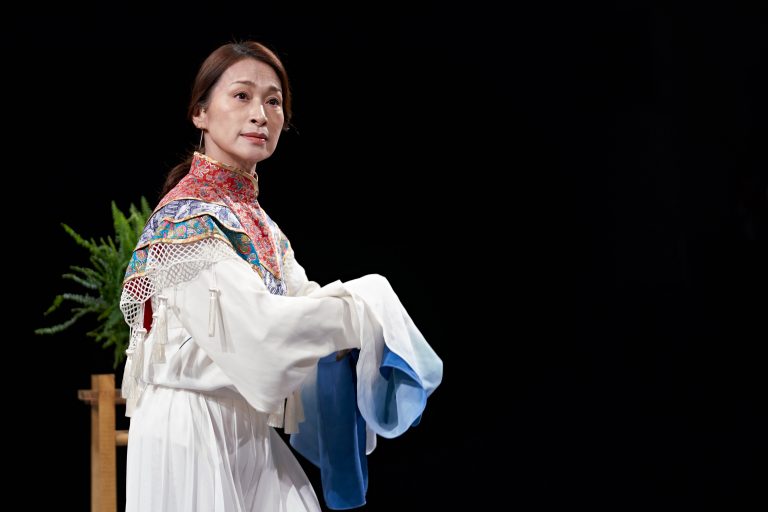 女子安麗(臺北海鷗劇場提供/攝影黃約農)