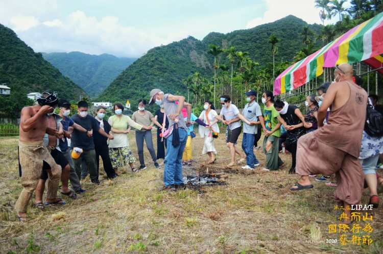 達卡鬧Dakanow(冉而山劇場提供/攝影陳以柔 Lrabu Daliyalrep、李紫緹)