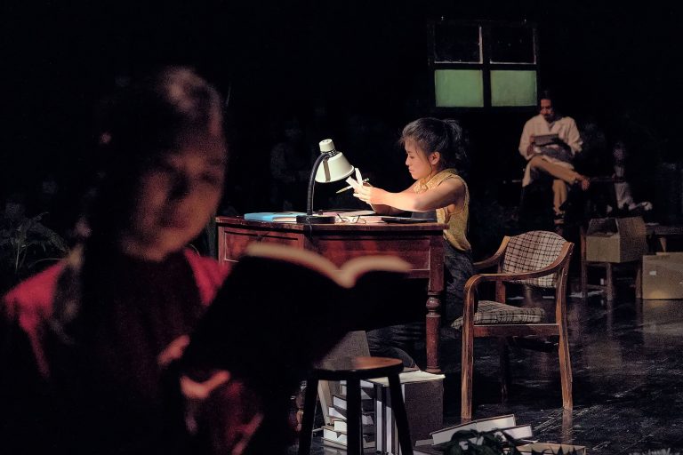 萬亞舅舅在__(桃園鐵玫瑰藝術節、漂鳥演劇社提供/攝影王建發)